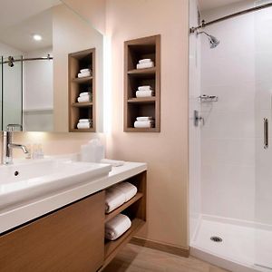 King Room Sofa Bed Roll Shower Mobility Accessible